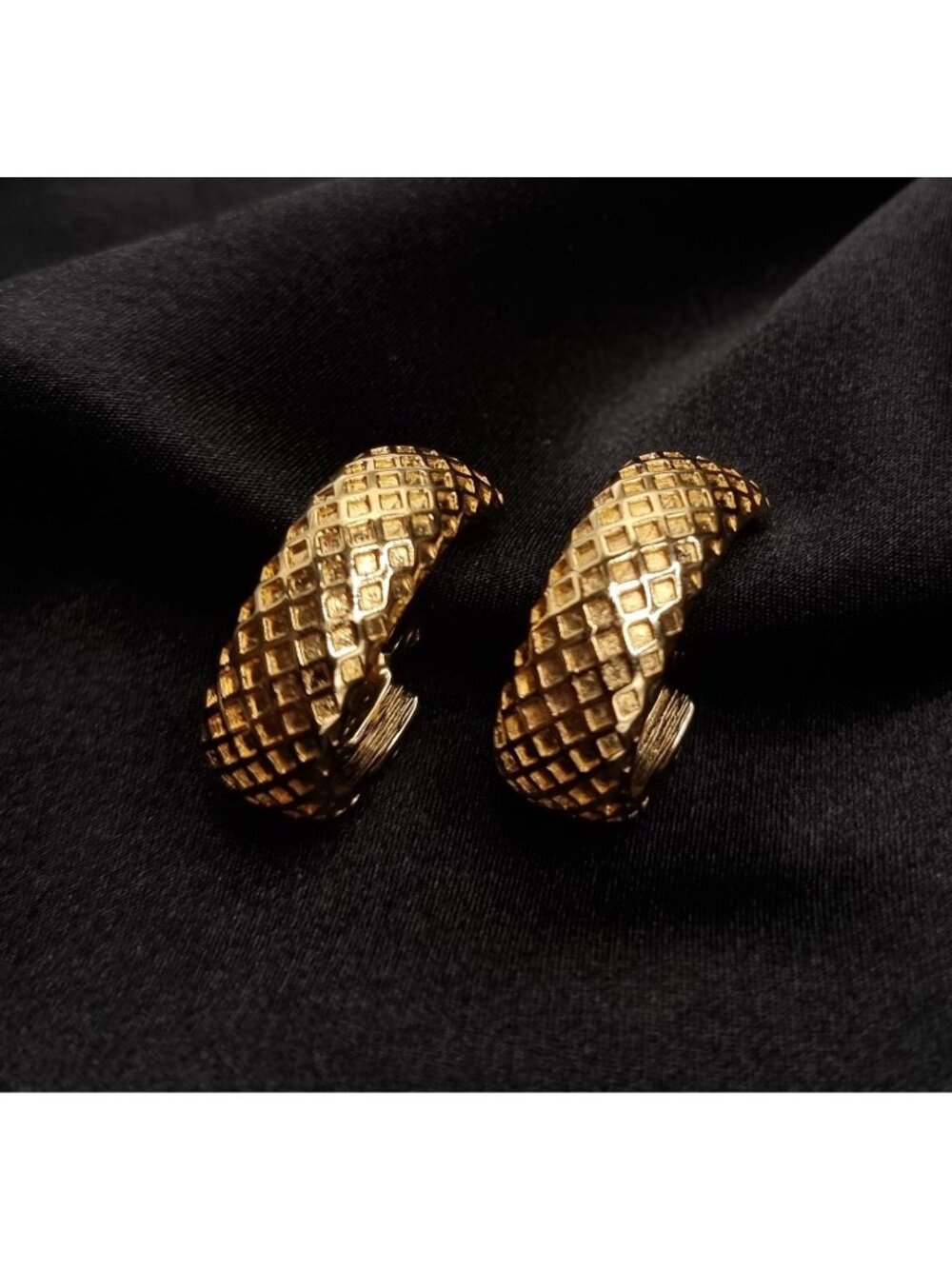 Vintage 1990s Monet Gold-Tone Textured Hoop Clip-On Earrings